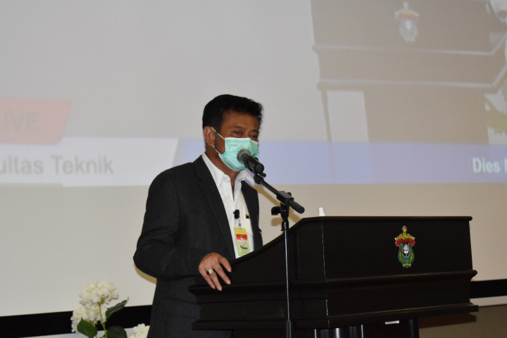 Dies Natalis FT Unhas, Mentan SYL Tekankan Peran Teknologi Majukan Pertanian
